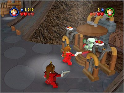 Musisz strzelić w obie tarcze zawieszone na mechanizmie po prawej stronie sali, w której walczysz z Dooku - Chapter 6 - Count Dooku - Free Play - Episode 2 - LEGO Star Wars: The Complete Saga - poradnik do gry