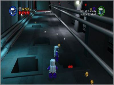 Po sekwencji, w której uciekałeś przed zawalającym się kawałkiem żelastwa, użyj R2D2 na panelu, aby oczyścić drogę - Chapter 2 - Chancellor in Peril - Free Play - Episode 3 - LEGO Star Wars: The Complete Saga - poradnik do gry