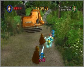 Drugi z niebieskich kanistrów jest zaraz przed maszyną, blokującą przejście, a konkretnie przy kwiatkach z prawej - Chapter 2 - Invasion of Naboo - Challenges - Episode 1 - LEGO Star Wars: The Complete Saga - poradnik do gry