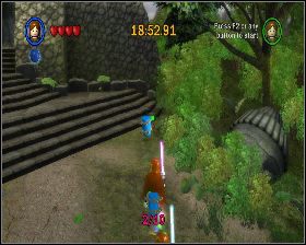 Trzeci niebieski kanister znajdziesz z prawej strony tuż przed kamiennymi schodami - Chapter 2 - Invasion of Naboo - Challenges - Episode 1 - LEGO Star Wars: The Complete Saga - poradnik do gry