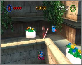 Przed wejściem do jadalni, w miejscu patrolowanym przez spory oddział droidów, zeskocz na niższą półkę z prawej - Chapter 5 - Retake Theed Palace - Challenges - Episode 1 - LEGO Star Wars: The Complete Saga - poradnik do gry