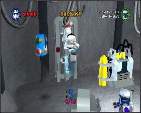 Przejdź przez drzwi z lewej (potrzebny jest R2) i dojdź do końca pomieszczenia - Chapter 2 - Escape from Echo Base - Challenges - Episode 5 - LEGO Star Wars: The Complete Saga - poradnik do gry