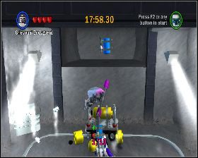 Na skrzyżowaniu udaj się do pomieszczenia z prawej (tym z samochodzikiem elektrycznym) i wskocz na podwyższoną półkę - Chapter 2 - Escape from Echo Base - Challenges - Episode 5 - LEGO Star Wars: The Complete Saga - poradnik do gry