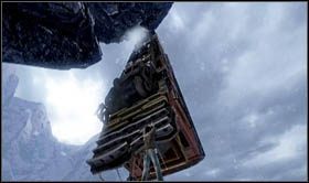 Kontrolę nad bohaterem przejmujesz w dość niebezpiecznym momencie, a dokładnie w trakcie zwisania nad urwiskiem, trzymając się zniszczonego wagonu - Rozdział 1 Młot i kowadło | Opis przejścia Uncharted 2 Among Thieves - Uncharted 2: Among Thieves - poradnik do gry