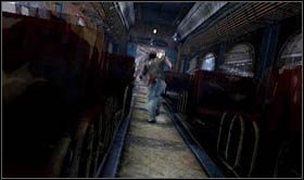 Teraz, korzystając z drabinki, wejdź do wnętrza kolejnego wagonu, a gdy ten zacznie spadać, przebiegnij przez niego i oddaj skok tuż przy krawędzi - Rozdział 1 Młot i kowadło | Opis przejścia Uncharted 2 Among Thieves - Uncharted 2: Among Thieves - poradnik do gry