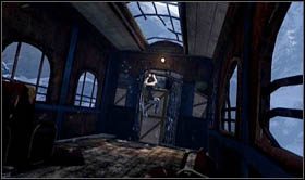 Będąc na górze [sekret 4] , przeskocz na sąsiedni wagon i przejdź nim do końca, by następnie wyjść przez okno w dachu - Rozdział 1 Młot i kowadło | Opis przejścia Uncharted 2 Among Thieves - Uncharted 2: Among Thieves - poradnik do gry