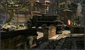 Po jej zakończeniu znajdziesz się za jedną z rzeźb, na skraju placu opanowanego przez chmarę przeciwników [sekret 1] [sekret 2] - Rozdział 6 Ciężkie czasy (1) | Opis przejścia Uncharted 2 Among Thieves - Uncharted 2: Among Thieves - poradnik do gry