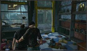 Kontynuując drogę (mijając balkon z przeciwnikiem) dotrzesz do miejsca, gdzie jeden z budynków po prawej stronie będzie posiadał żółte elementy konstrukcyjne - przejdź przez niego i wychodząc na zewnątrz skręć w prawo (w tym miejscu będziesz niemal pod stałym ostrzałem) - Rozdział 11 Nie zatrzymuj się | Opis przejścia Uncharted 2 Among Thieves - Uncharted 2: Among Thieves - poradnik do gry