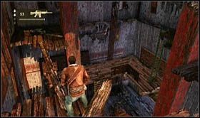 Schodząc na dół będziesz zmuszony przechodzić po belkach, zeskakiwać na sąsiednie fragmenty podłogi, czy nawet przechodzi na zewnątrz budynku, zeskakując po drewnianych framugach drzwi - Rozdział 22 Gompa (3) | Opis przejścia Uncharted 2 Among Thieves - Uncharted 2: Among Thieves - poradnik do gry