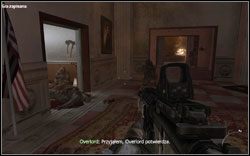 Laptop znajduje się w windzie po lewej, obok której będziesz przechodzić, drzwi nie domykają się z uwagi na trupa - Akt II | Materiały wywiadowcze Call of Duty Modern Warfare 2 - Call of Duty: Modern Warfare 2 - poradnik do gry