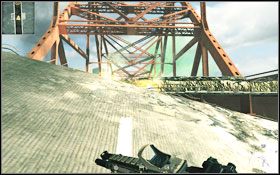 W pewnym momencie most zostanie ostrzelany i jego górna część zawali się - Alfa - Zawieszenie | Operacje Specjalne w Call of Duty Modern Warfare 2 - Call of Duty: Modern Warfare 2 - poradnik do gry