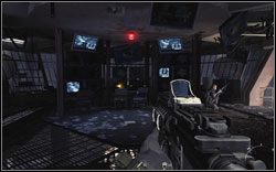 W pokoju kontrolnym, laptop znajduje się z tyłu, za monitorami - Akt II | Materiały wywiadowcze | Osiągnięcia w Call of Duty Modern Warfare 2 - Call of Duty: Modern Warfare 2 - poradnik do gry