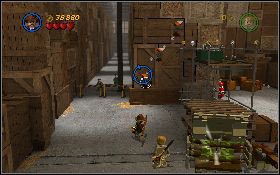 Zbuduj z klocków, które zostały po robocie, podest i przeskocz do lokacji z prawej strony skrzyń - Rzeź w Hangarze | Kryształowa Czaszka Akt I | LEGO Indiana Jones 2 - LEGO Indiana Jones 2: The Adventure Continues - poradnik do gry