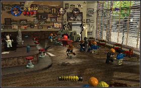 Ostatnia grupa wjedzie przez główne wejście autem [1] - Kawiarnia Chaos | Kryształowa Czaszka Akt I | LEGO Indiana Jones 2 - LEGO Indiana Jones 2: The Adventure Continues - poradnik do gry