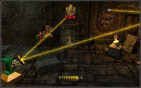 Następnie podejdź do ściany z prawej i wskocz na łańcuch [1] - Kłopoty w świątyni | Kryształowa Czaszka Akt III | LEGO Indiana Jones 2 - LEGO Indiana Jones 2: The Adventure Continues - poradnik do gry