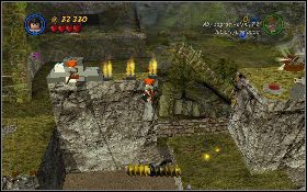 Podnieś włócznie leżące na ziemi przed zaworem i rzuć nimi w dwa otwory z prawej [1] - Żarty w dżungli (bonus) | Kryształowa Czaszka Akt III | LEGO Indiana Jones 2 - LEGO Indiana Jones 2: The Adventure Continues - poradnik do gry