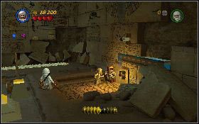 Przepchnij figurę maksymalnie w lewo i użyj bicza [1] , aby zdobyć pochodnię - Tajemnica pokoju map | Poszukiwacze Zaginionej Arki | LEGO Indiana Jones 2 - LEGO Indiana Jones 2: The Adventure Continues - poradnik do gry