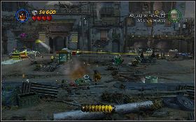 Wskocz na górę, podnieś części z prawej i zanieś na środek lokacji [1] - Kairska zagadka (bonus) | Poszukiwacze Zaginionej Arki | LEGO Indiana Jones 2 - LEGO Indiana Jones 2: The Adventure Continues - poradnik do gry