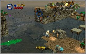 Przeskocz po platformach na ląd z prawej i podnieś włócznię [1] - Jaskinia na plaży (bonus) | Świątynia Zagłady | LEGO Indiana Jones 2 - LEGO Indiana Jones 2: The Adventure Continues - poradnik do gry