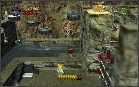 Indianą przeskocz po szarej platformie na ląd z prawej [1] i użyj bicza na chwytaku [2] po przeciwnej stronie - Grota na plaży (bonus) | Ostatnia Krucjata | LEGO Indiana Jones 2 - LEGO Indiana Jones 2: The Adventure Continues - poradnik do gry