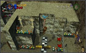 Następnie zejdź na dół, przejdź w prawo i napraw [1] biało-czarną podłogę - Wenecka biblioteka (bonus) | Ostatnia Krucjata | LEGO Indiana Jones 2 - LEGO Indiana Jones 2: The Adventure Continues - poradnik do gry
