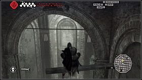 Tam wdrapujemy się na drewnianą platformę [1] i z niej skaczemy na belkę w stronę drzwi - Ucieczka z więzienia - cz. 2 | Lista trofeów Assassins Creed II - Assassins Creed II - poradnik do gry