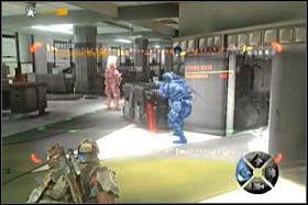 Najbliższym przeciwnikiem będzie dowódca, rozkaż go pojmać swojemu towarzyszowi, a Ty przejdź w kierunku tych, którzy podniosą ręce - [Opis przejścia - Etap 2] cz. 1 - Army of Two: The 40th Day - poradnik do gry