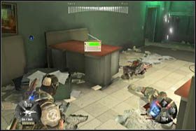 Pierwsze radio znajduje się koło miejsca, gdzie po raz pierwszy dojdzie do odpalenia się mechanizmu poddawania się - [Sekrety - Etap 2] - Army of Two: The 40th Day - poradnik do gry