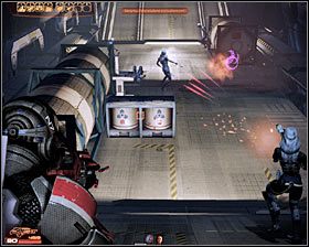 Zauważ, że w trakcie toczonych tu walk dość często będziesz mógł wysadzać pojemniki i skrzynie znajdujące się w otoczeniu - Mass Effect 2: Moduł identyfikacyjny Żniwiarza - opis przejścia, solucja - Mass Effect 2 - poradnik do gry