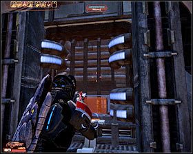 Powtórz teraz cały pierwszy krok, a więc skorzystaj z głównego przełącznika w celu wznowienia dostaw energii do prawego urządzenia (pierwszy screen) - Mass Effect 2: Zagrożona stacja badawcza - opis przejścia, solucja - Mass Effect 2 - poradnik do gry