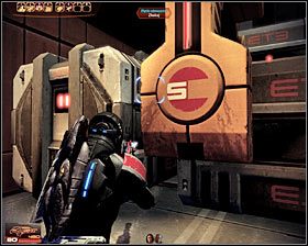 Po zlikwidowaniu dowódcy ponownie upewnij się, że Twoja drużyna korzysta z DOBRYCH zasłon, a to dlatego, że w magazynie pojawi się pojedynczy mech YMIR - Mass Effect 2: Garrus, Oko za oko - opis przejścia, solucja - Mass Effect 2 - poradnik do gry