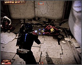 Po drodze dobrze byłoby zajrzeć do pokazanego na pierwszym screenie prawego pomieszczenia, dzięki czemu będziesz mógł włamać się do PDA (1500 kredytów ) i wypełnić poboczny quest Mordin - Stara krew - Zaginiony zwiadowca - Mass Effect 2: Mordin, Stara krew - opis przejścia, solucja - Mass Effect 2 - poradnik do gry