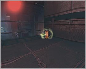 W korytarzu kontrolowanym przez wieżyczkę strzelniczą, wskocz na znajdujący się powyżej balkon - Research Lab | Kanistry w Aliens vs Predator - Aliens vs Predator - poradnik do gry