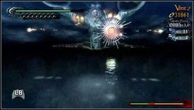 W drugiej fazie boss atakuje olbrzymim promieniem światła [1] - Chapter XIV: Isle Del Sol | Opis przejścia Bayonetta - Bayonetta - poradnik do gry