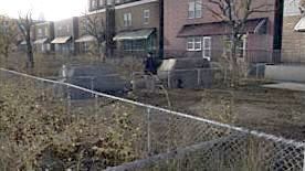 Idź w lewo, przez murek, a następnie między budynkami - Rozdziały: Paparazzi - Jaszczurka | Trofea Heavy Rain - Heavy Rain - poradnik do gry