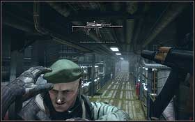 Podbiegnij z nożem do odwróconego do Ciebie plecami wroga, załatw go i po wzięciu karabinka natychmiast zacznij się cofać przeładowując broń - W powietrzu | Opis przejścia Battlefield Bad Company 2 - Battlefield: Bad Company 2 - poradnik do gry