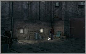 Tam przejdź najpierw w lewo i ze stojącej przy budynku baru sterty kontenerów i beczek zabierz: pręt , kilka cegieł i puste wiadro po farbie - Blake Avenue, Nowy Jork (cz. 1) - Opis przejścia - 19.10.2009 - Art of Murder: Karty Przeznaczenia - poradnik do gry