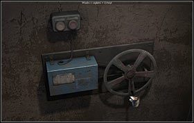 Przyjrzyj się mechanizmowi kurtyny (po lewej) - Blake Avenue, Nowy Jork (cz. 3) - Opis przejścia - 19.10.2009 - Art of Murder: Karty Przeznaczenia - poradnik do gry