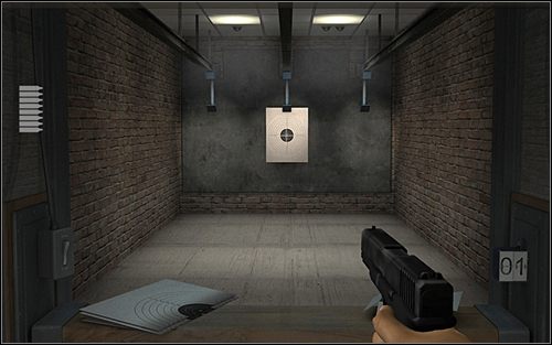 Weź leżący na blacie pistolet (G17), pojawi się celownik, który staraj się lokować w obrębie czarnego centralnego koła tarczy - Biuro terenowe FBI - Bronx, Nowy Jork (cz. 1) - Opis przejścia - 20.10.2009 - Art of Murder: Karty Przeznaczenia - poradnik do gry
