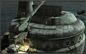 Maszeruj w prawą część dachu i wespnij się na luk, gdzie zaczep hak dźwigu o uchwyt klapy - Fort - Maine (cz. 2) - Opis przejścia - 24.10.2009 - Art of Murder: Karty Przeznaczenia - poradnik do gry