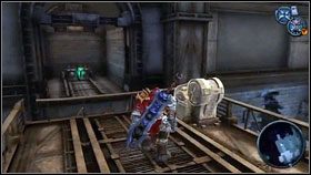 Tak sterujemy mechanizmem [1] regulującym wysokość platform, żeby przerzucić blok na ostatnią z nich - The Hollows (2) | Opis przejścia Darksiders - Darksiders - poradnik do gry