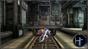 Za drzwiami będziemy świadkami zgniecenia wagonu [1] przez demoniczną mackę - The Hollows (3) | Opis przejścia Darksiders - Darksiders - poradnik do gry