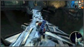 Idąc dalej ulicą zostaniemy zaatakowani przez latającego demona [1] - Iron Conopy (1) | Opis przejścia Darksiders - Darksiders - poradnik do gry