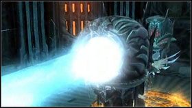 Możemy teraz przejść przez odblokowane promieniem wrota [1] - The Black Throne (3) | Opis przejścia Darksiders - Darksiders - poradnik do gry