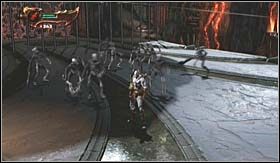 Będąc tam, możesz skręcić najpierw w lewo i zebrać znajdujące się tam skrzynie z doświadczeniem (cztery), poczym wrócić i udać się w prawą stronę, skacząc po półkach (nie jest to jednak konieczne, gdyż koło wspomnianych skrzyń będziesz zmuszony przejść obowiązkowo nieco później) - Królestwo Hadesa (1) | Opis przejścia God of War III - God of War III - poradnik do gry