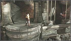 Aby wejść w jego posiadanie, wskocz na zawieszone w powietrzu palenisko [LS] , a z niego na oddaloną, kamienną półkę [PS] - Królestwo Hadesa (2) | Opis przejścia God of War III - God of War III - poradnik do gry