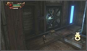 Po zakończonej walce przejdź do kolejnego pomieszczenia i opróżnij znajdującą się tam skrzynie ze wzmocnieniem [ - Labirynt (1) | Opis przejścia God of War III - God of War III - poradnik do gry
