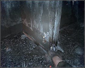 Powróć do miejsca, w którym znajdował się latający demon i tym razem wybierz się na górę, zmierzając w stronę wejścia do zniszczonego budynku #1 - Dead City 1* (2) | Opis przejścia Metro 2033 - Rozdział 2 - Metro 2033 - poradnik do gry