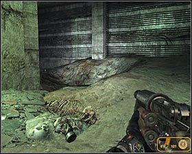 Po dotarciu na najwyższe piętro skieruj się w prawo i ostrożnie przejdź po deskach #1 (możesz też przeskakiwać na kolejne stabilne elementy konstrukcji) - Archives | Opis przejścia Metro 2033 - Rozdział 5 - Metro 2033 - poradnik do gry