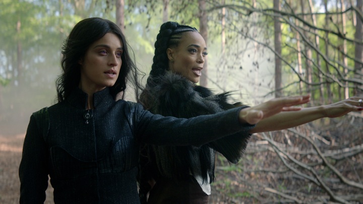 Wiedźmin, Lauren Schmidt-Hissrich, Netflix, 2019 - Wiedźmin Netflixa będzie inny niż wcześniej. Mniej nagości i więcej uśmiechów Geralta - wiadomość - 2025-10-17